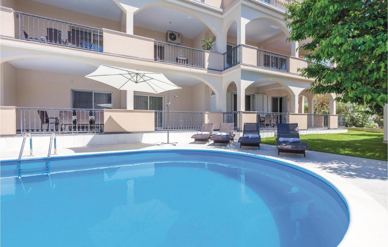 Lovely Apartment In Kastel Stafilic With Jacuzzi Kaštela エクステリア 写真