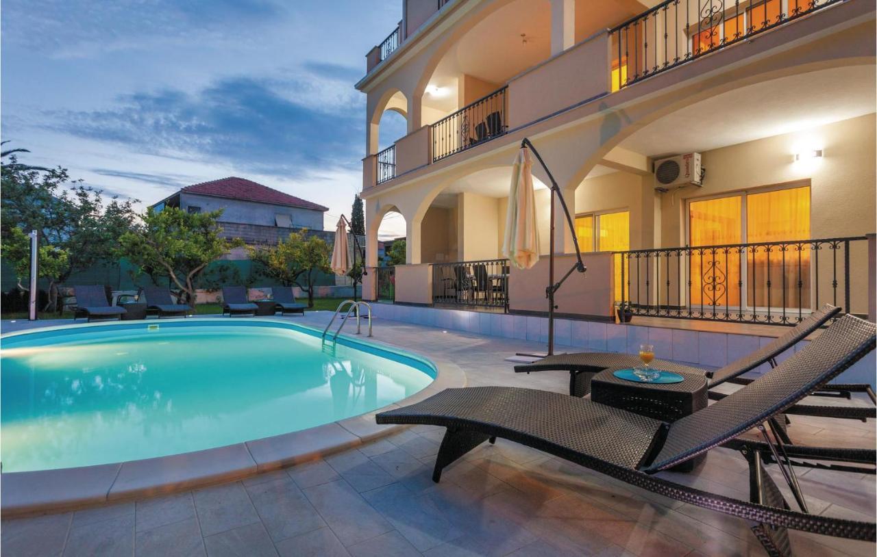 Lovely Apartment In Kastel Stafilic With Jacuzzi Kaštela エクステリア 写真