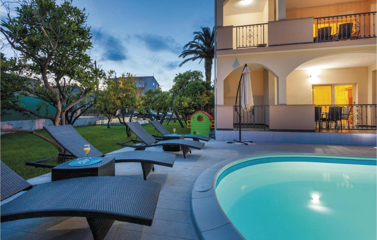 Lovely Apartment In Kastel Stafilic With Jacuzzi Kaštela エクステリア 写真