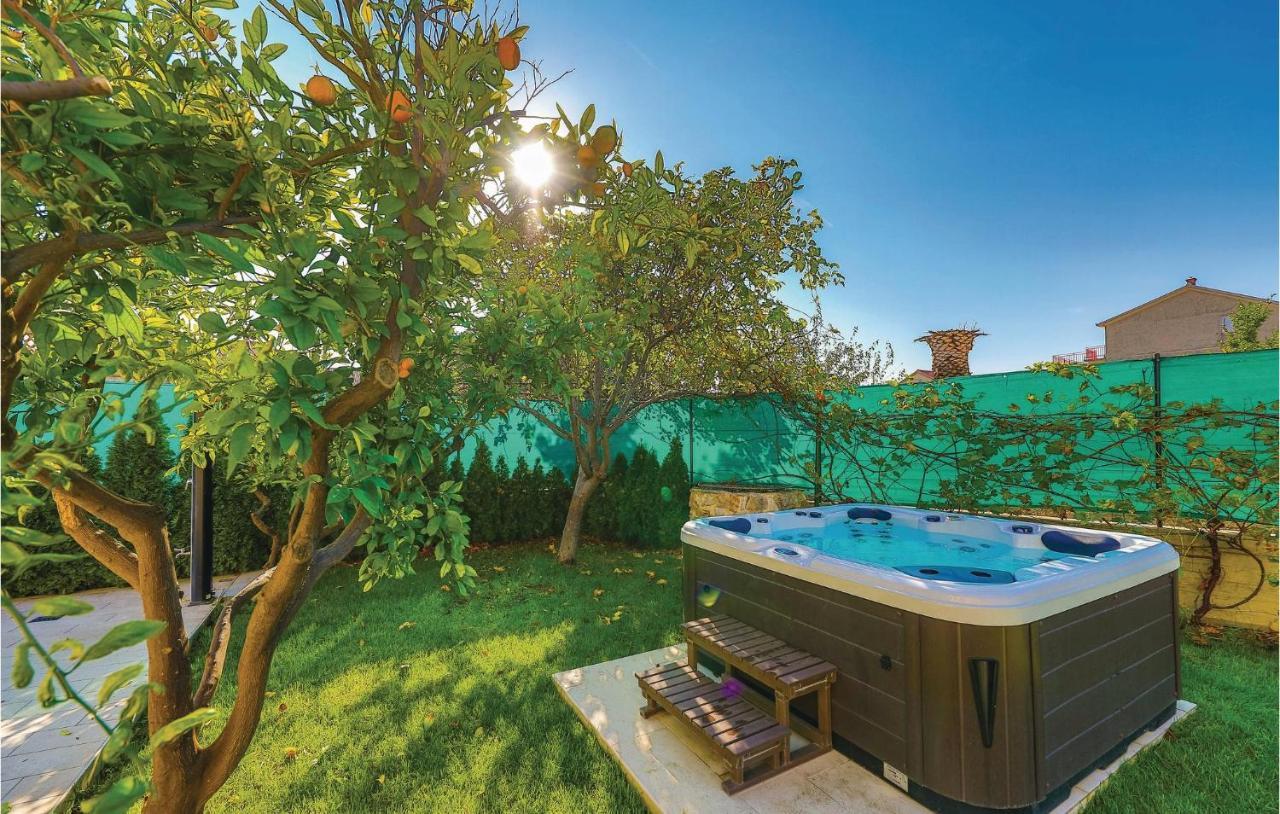 Lovely Apartment In Kastel Stafilic With Jacuzzi Kaštela エクステリア 写真