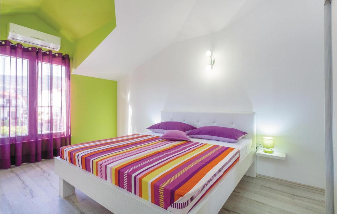 Lovely Apartment In Kastel Stafilic With Jacuzzi Kaštela エクステリア 写真
