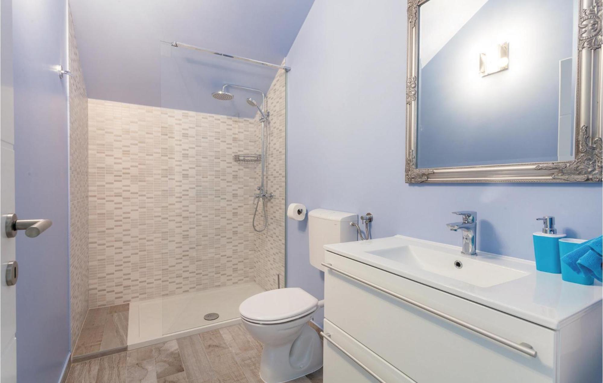 Lovely Apartment In Kastel Stafilic With Jacuzzi Kaštela エクステリア 写真